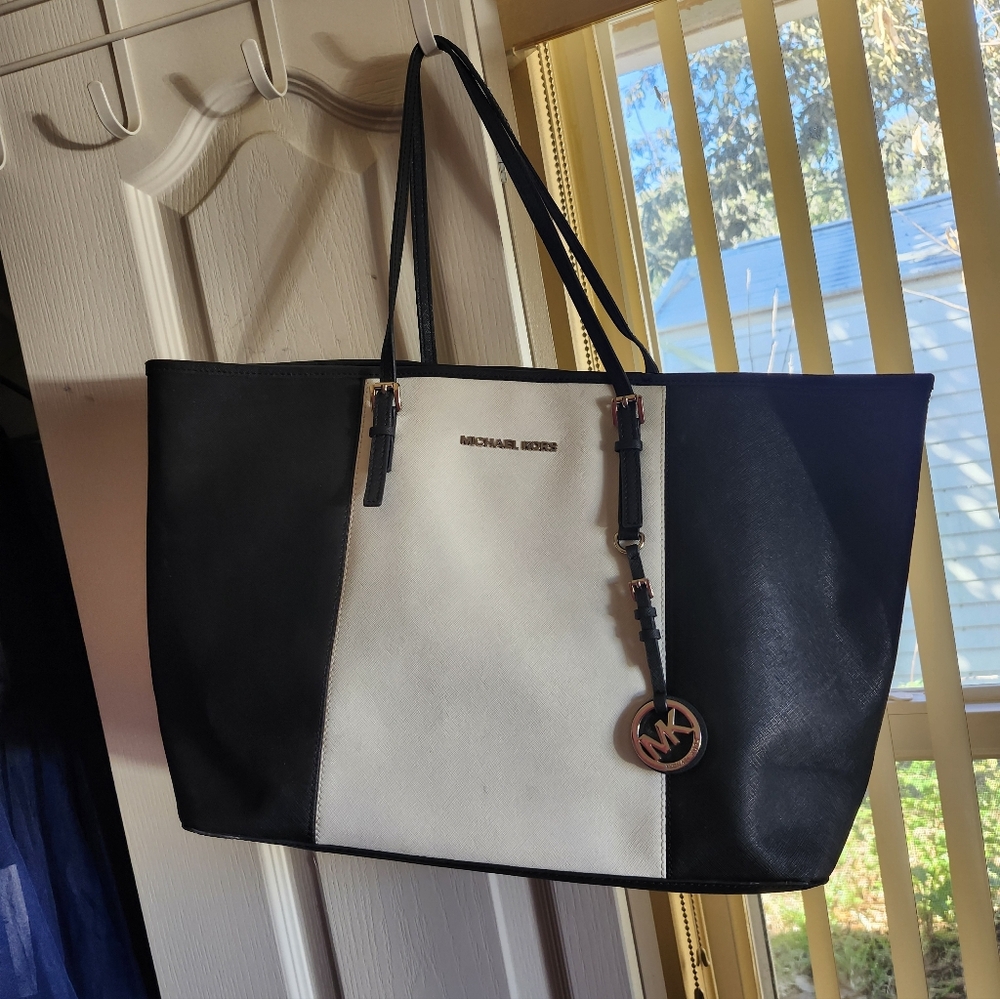 Michael Kors Large Tote Bag Black White Logo Shoulder Purse Travel Work Classic - Picture 2 of 9